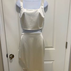 Lulu's white crop top satin Set